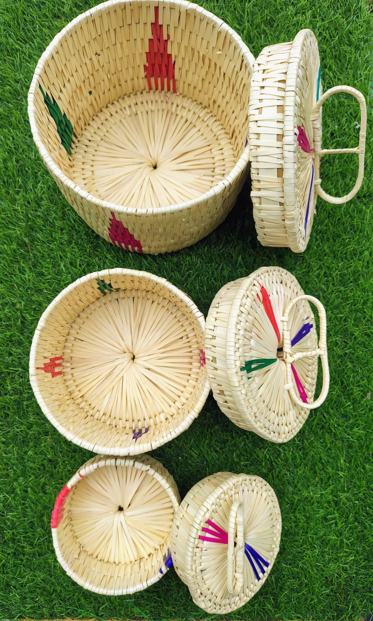 ""Set of 3 Palmleaf Baskets - Eco-Friendly– Handwoven with Lids -Palmleaf Storage Multi-Size & Multi-Colored Accents - Image 2